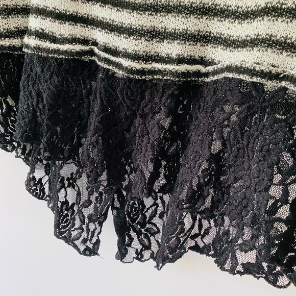 Striped Lace Top - Picture 3 of 4